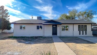 2152 Calle Mesa Verde in Safford, AZ - Building Photo
