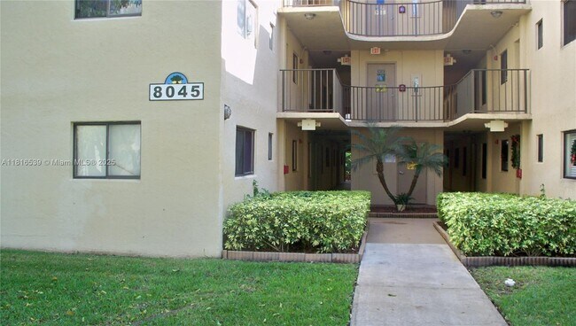 8045 SW 107th Ave in Miami, FL - Building Photo - Building Photo