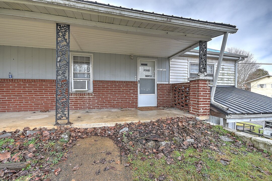 305 Moorland Dr in Johnson City, TN - Building Photo