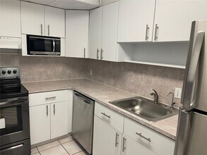 4848 NW 24th Ct in Lauderdale Lakes, FL - Foto de edificio - Building Photo