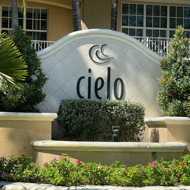 4573 Artesa Way S in Palm Beach Gardens, FL - Building Photo - Building Photo