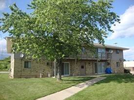 8341 W Northridge Ct in Milwaukee, WI - Building Photo