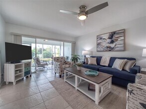 5204 Wedgewood Ln in Sarasota, FL - Building Photo - Building Photo