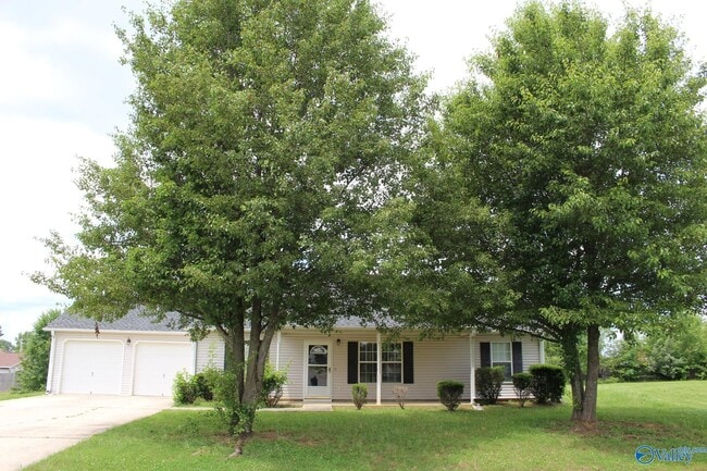 155 Fox Chase Trail in Toney, AL - Building Photo - Building Photo
