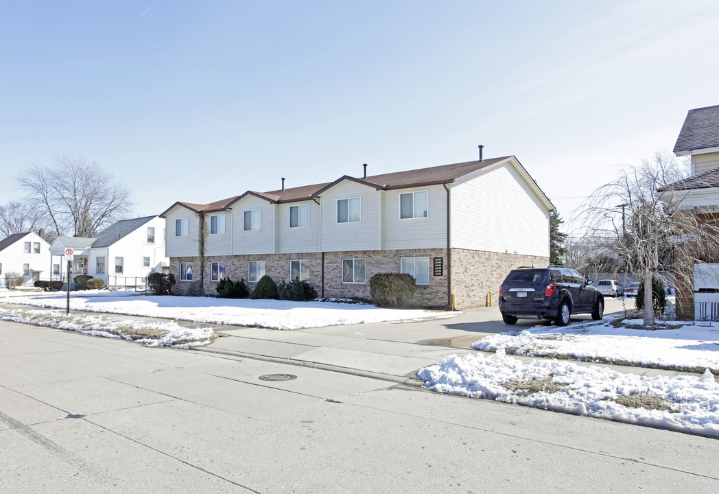 16840 Hauss in Eastpointe, MI - Building Photo