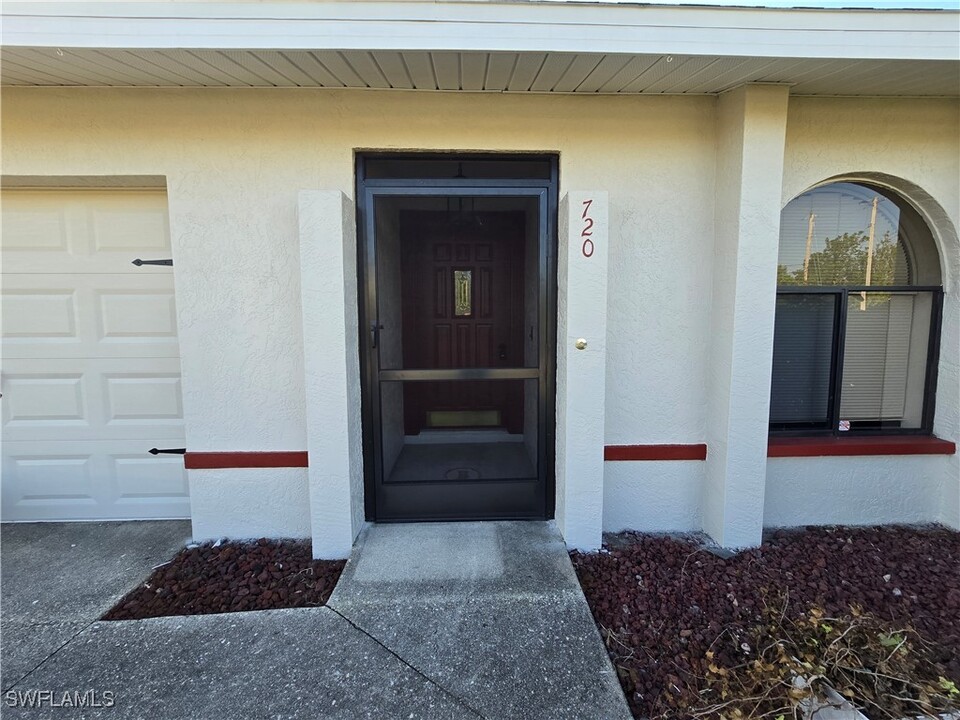 720 SE 46th Ter in Cape Coral, FL - Building Photo