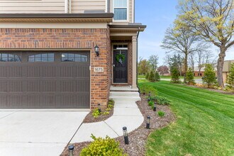 1675 Addison Cir in Commerce Township, MI - Building Photo - Building Photo