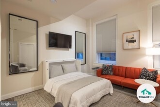 8 E Fayette St, Unit Apt 201 in Baltimore, MD - Foto de edificio - Building Photo