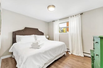 2158 Lilnan Ct in Burlington, ON - Building Photo - Building Photo