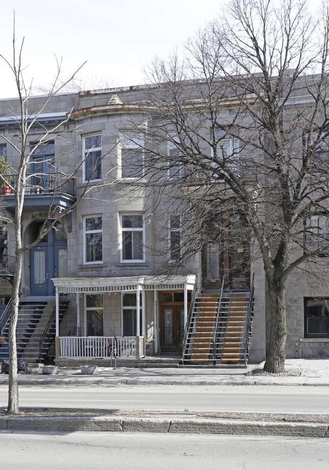 218-222 Saint-Joseph O in Montréal, QC - Building Photo - Primary Photo