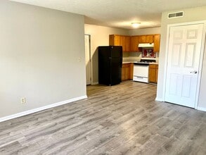 1704 Rowan St, Unit 2 in Louisville, KY - Foto de edificio - Building Photo