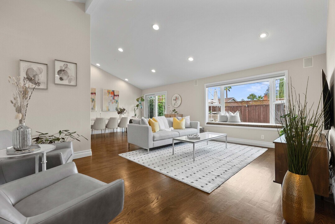 841 W Latimer Ave in Campbell, CA - Building Photo