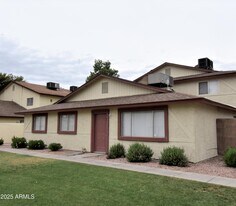 860 E Brown Rd in Mesa, AZ - Building Photo