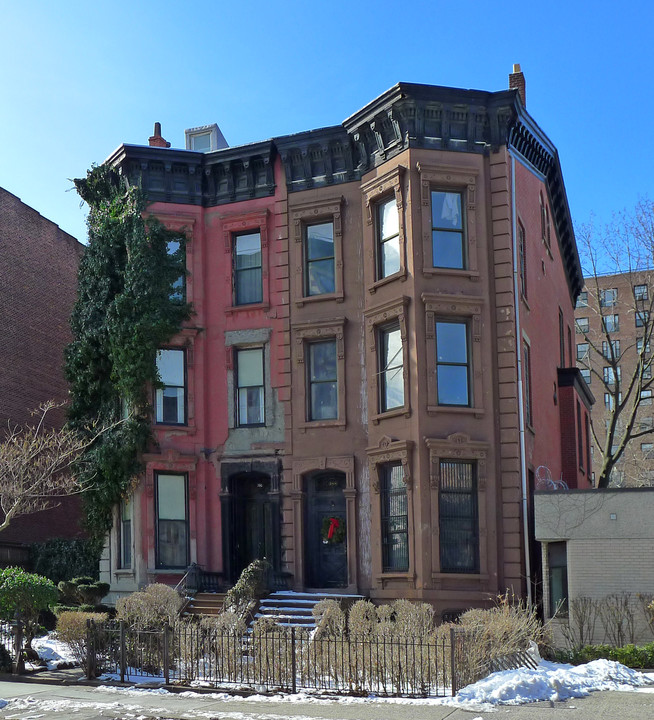 388 Washington Ave in Brooklyn, NY - Building Photo