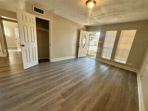 9834 Denning Dr in Houston, TX - Building Photo - Building Photo