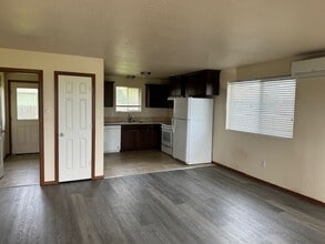 3530 Britt Ave in Medford, OR - Building Photo - Building Photo