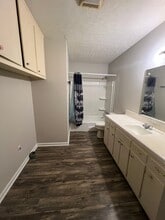 1244 Crewdson Dr in Bowling Green, KY - Foto de edificio - Building Photo