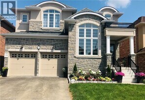 55 Morrison Dr in Hamilton, ON - Building Photo