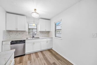 27151 Farringdon Ave in Euclid, OH - Building Photo - Building Photo