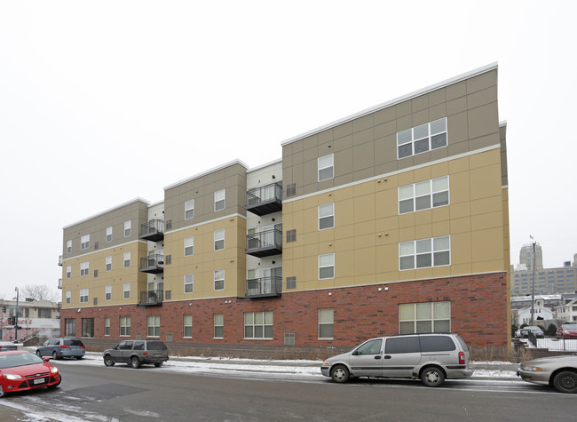 Spirit on Lake in Minneapolis, MN - Foto de edificio - Building Photo