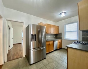 78-48 85th St in Queens, NY - Foto de edificio - Building Photo