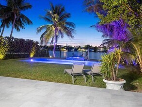 900 88th St in Surfside, FL - Building Photo - Building Photo