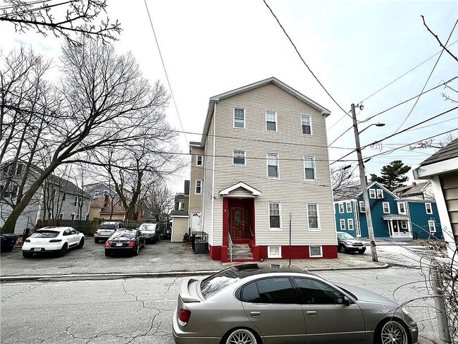 3 Cargill St, Unit 2 in Providence, RI - Foto de edificio - Building Photo