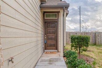 8700 Laurel Crest Dr in Missouri City, TX - Building Photo - Building Photo