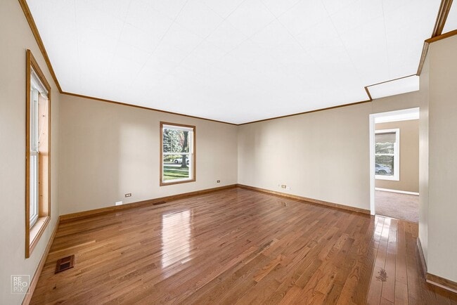 336 Russet Way in Vernon Hills, IL - Building Photo - Building Photo