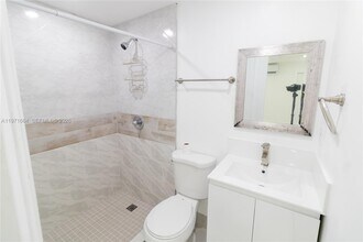 5803 Buchanan St in Hollywood, FL - Foto de edificio - Building Photo