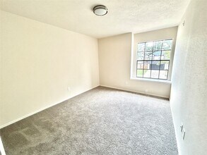 16319 Chimneystone Dr in Houston, TX - Building Photo - Building Photo