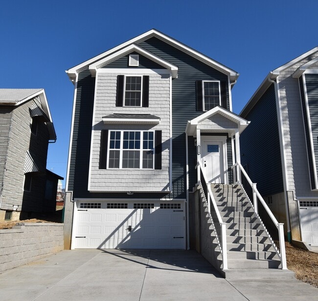 property at 3220 Regal Pl