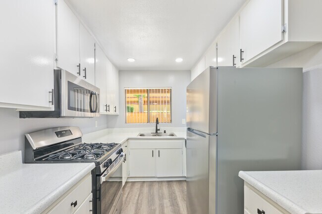 Concord Square Apartments in Riverside, CA - Foto de edificio - Interior Photo