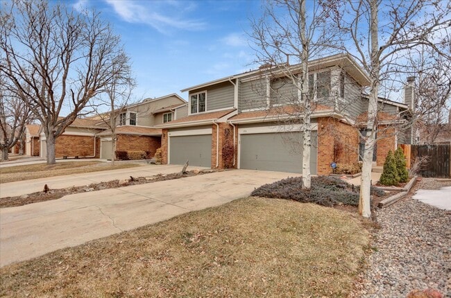 property at 1570 S Syracuse St
