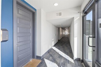 2213 Poquito St in Austin, TX - Foto de edificio - Building Photo