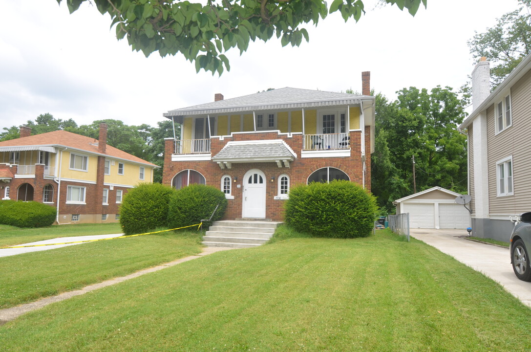 1938 Lawn Ave, Unit 4 in Cincinnati, OH - Foto de edificio