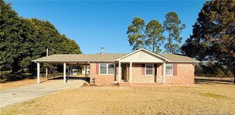 6050 Camden Rd in Fayetteville, NC - Building Photo