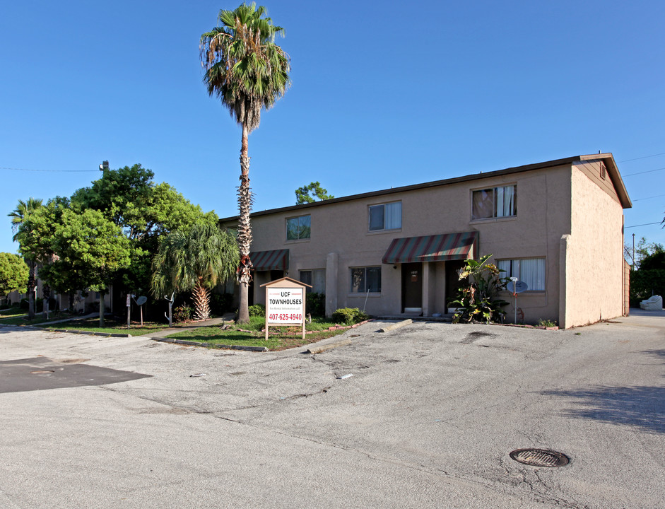 U C F Townhouse Apartments in Orlando, FL - Building Photo