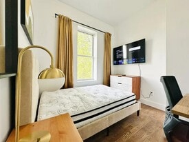 Furnished room/NOT APARTMENT, Unit 3L in Brooklyn, NY - Building Photo