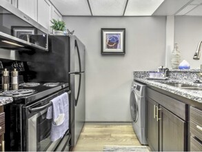 Selwyn Flats in Charlotte, NC - Building Photo - Building Photo