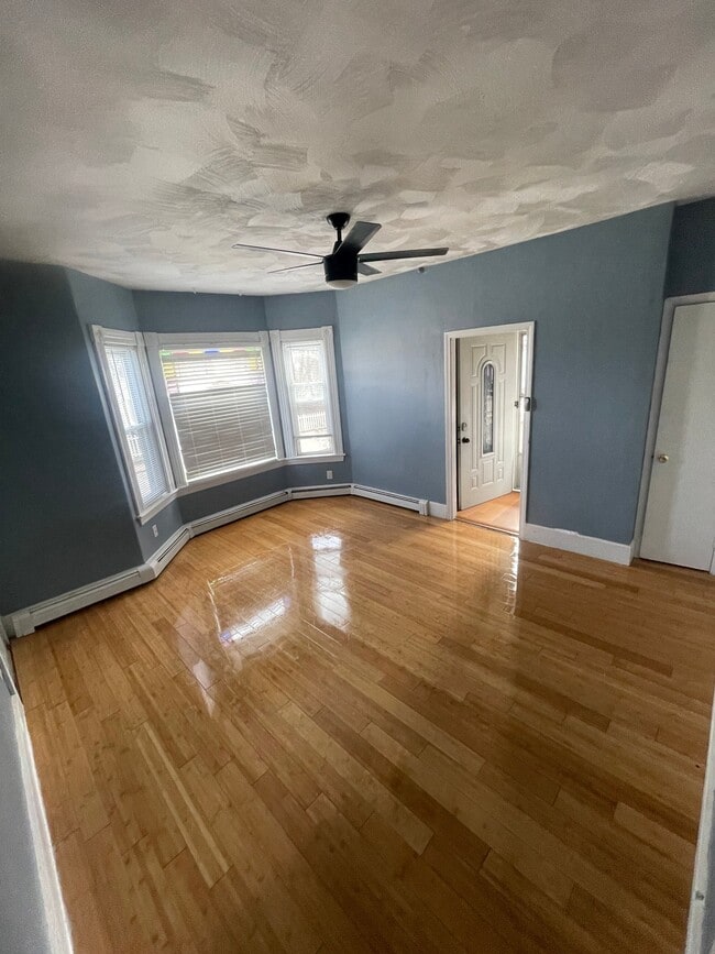 183 Connors St, Unit 1 in Gardner, MA - Foto de edificio - Building Photo