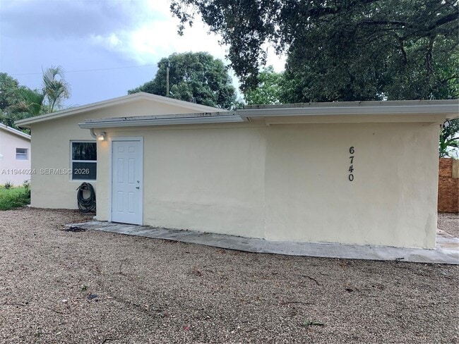 6740 Park St in Hollywood, FL - Building Photo - Building Photo