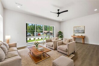 949 SE 10th St in Bentonville, AR - Building Photo - Building Photo