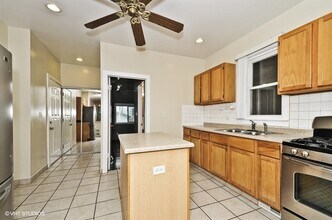 2453 N Campbell Ave in Chicago, IL - Building Photo - Building Photo