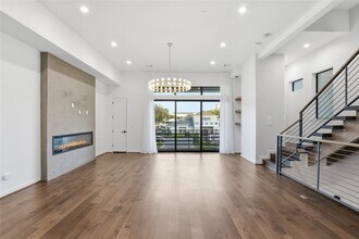 529 Memorial Heights Dr in Houston, TX - Building Photo - Building Photo