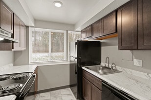 Candlewood Gardens in Baldwinsville, NY - Building Photo