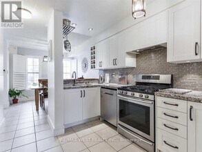 111 Selkirk Dr in Richmond Hill, ON - Building Photo - Building Photo