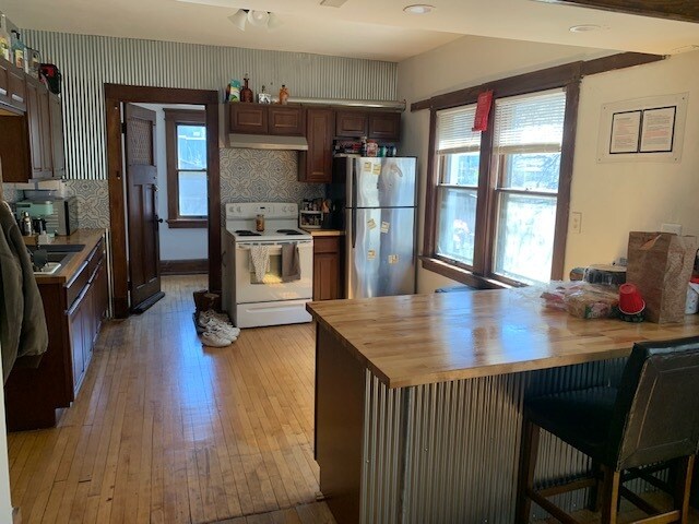 3360 N Oakland Ave, Unit Lower in Milwaukee, WI - Foto de edificio - Building Photo