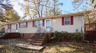 2553-2555 Lloyd Rd in Decatur, GA - Building Photo