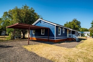 1819 Pecan St in Bastrop, TX - Building Photo